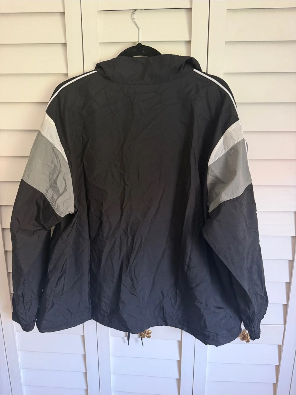 Nike Black Pullover Windbreaker with Gray Sleeve Panels
